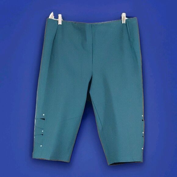 Peter Nygard Slims 2X (20W-22W)Rhinestones Accent Black Stretch Capri Pull On - Picture 2 of 9